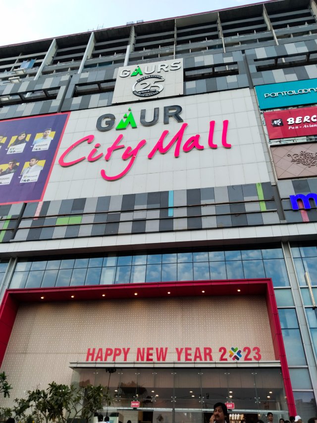 gaur city mall noida nearest metro station