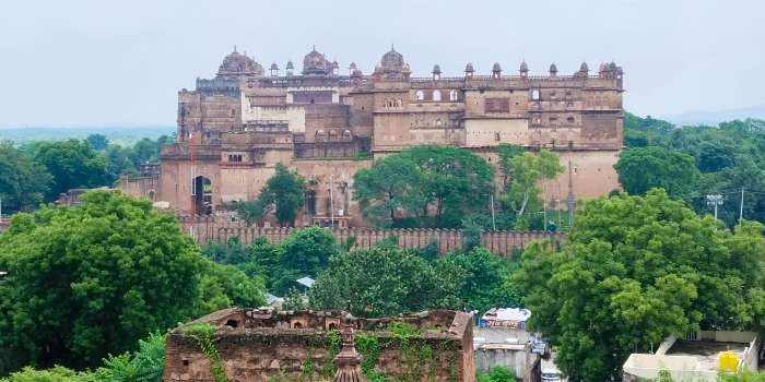orchha fort view from chaturbhuj temple