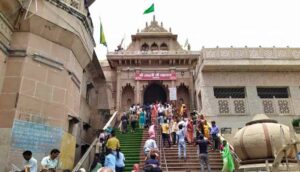 radhe krishna slevrate holi in barsana temple