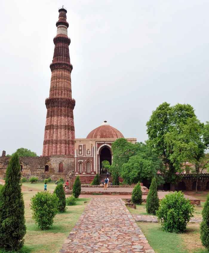 how to reach qutub minar in delhi