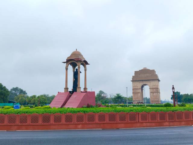india gate netaji statue